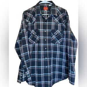 Fly plains Snap Front Plaid  size Large
